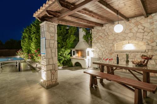 Αίθριο ή υπαίθριος χώρος στο Luxury Villa Vanato & Pool