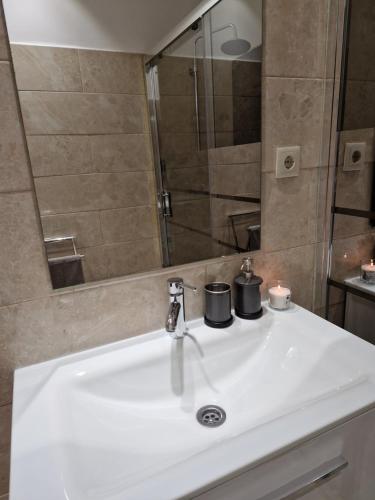 Zuni Guest House