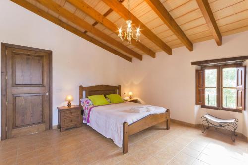 Postel nebo postele na pokoji v ubytování Finca Son Burguet 010 by Mallorca Charme