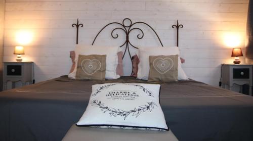 a bed with a head board with pillows on it at SUITE SPA PRIVATIF extérieur 66 Perpignan Nord in Pia