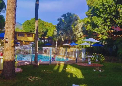 Bazén v ubytování Hotel villa de Rauzan nebo v jeho okolí