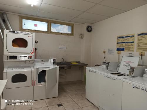 a laundry room with machines and a table and a window at Recoleta Beatiful Gran Callao Concord in Buenos Aires