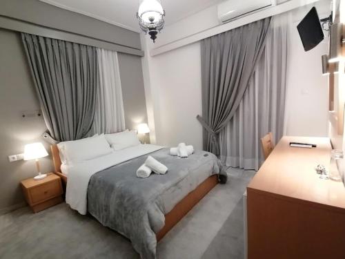 Ένα ή περισσότερα κρεβάτια σε δωμάτιο στο Ξενοδοχείο Γαλαξίδι