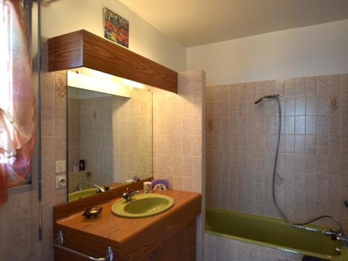 Koupelna v ubytování Appartement agréable à Évian avec animaux admis - FR-1-498-77