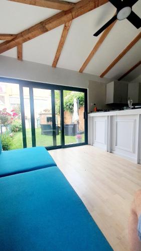 Villa AYA - with sauna and outdoor swimming poolにあるキッチンまたは簡易キッチン
