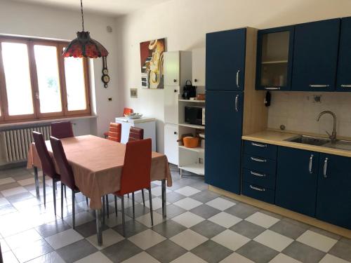 Η κουζίνα ή μικρή κουζίνα στο Appartamento in villa sulle colline di Torino