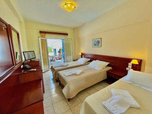 Postel nebo postele na pokoji v ubytování Venardos Hotel