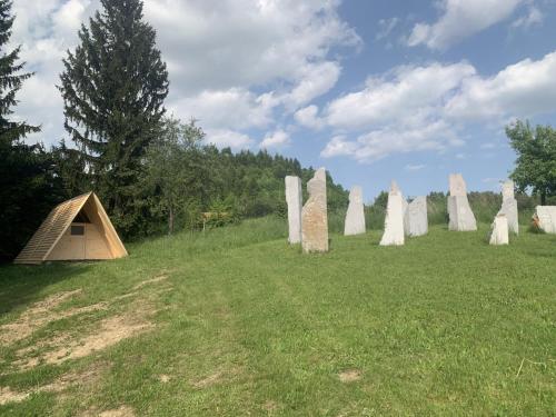 Taman di luar Hillside Bio Glamping