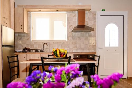 Η κουζίνα ή μικρή κουζίνα στο Seascape Residence Stavros
