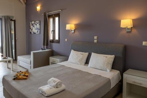 a bedroom with a bed with towels on it at Tramonto Suites in Xi