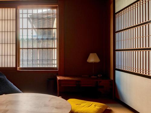 a living room with a table and a window at SUKIYA-zukuri Suehiro in Hida