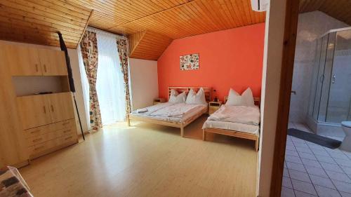 Posteľ alebo postele v izbe v ubytovaní Apartment Siofok, Lake Balaton 16