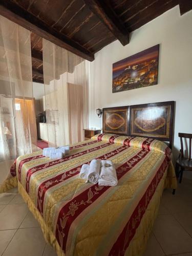 a bedroom with a bed with towels on it at Pizzo Casale in Vico del Gargano