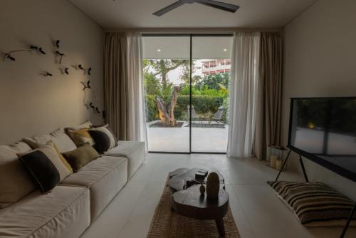 Vouliagmeni Apartments 18
