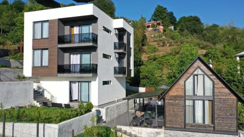 Edifici on està situat la fonda