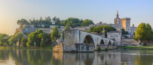Fotografia z galérie ubytovania Lunaria Annua Coeur Centre-Historique Avignon, à deux pas du Palais, 4-5 personnes Clim Wifi v Avignone