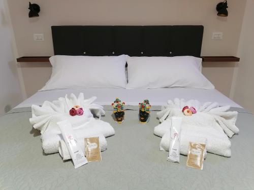 a group of towels on a bed with candles at A casa di Ro` in Agrigento