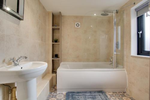 Ένα μπάνιο στο 1880's Barn Conversion - Sleeps 4 & Pet Friendly