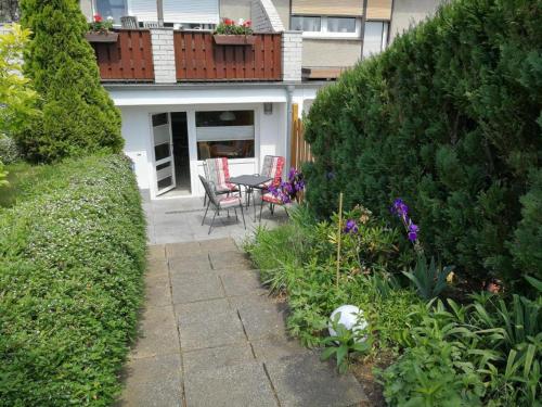 a patio with a table and chairs in a garden at Ferienwohnung Mertins in Boltenhagen