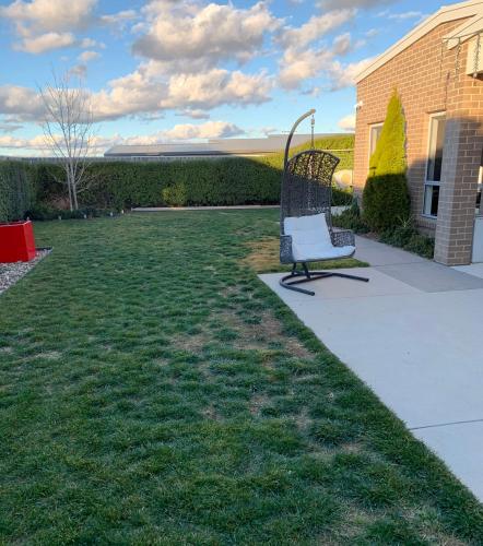 Κήπος έξω από το Gungahlin Luxe 5 Bedroom 2 Storey Home with Views Canberra