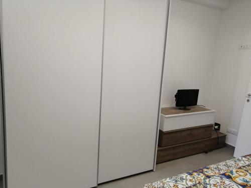 Μια τηλεόραση ή/και κέντρο ψυχαγωγίας στο casa Marinello B