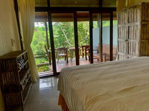 Кровать или кровати в номере Hidden Side of Ubud