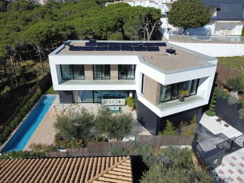 an aerial view of a house with a swimming pool at SPA LUXURY VILLA ***** in Platja d'Aro