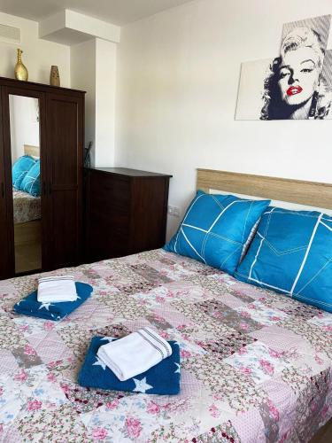 a bedroom with a bed with towels on it at Apartamento en sol, Ador in Ador