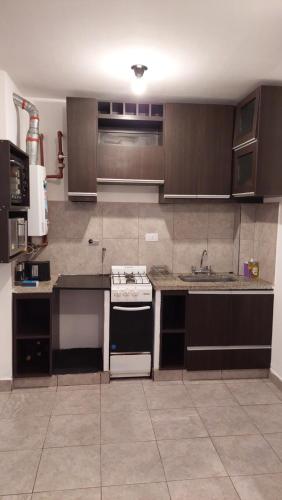 Кухня или мини-кухня в Departamentos en Salta
