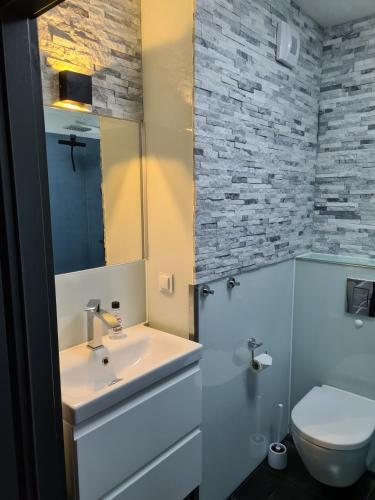 Ένα μπάνιο στο Porta Mare Apartamenty Słoneczne Tarasy
