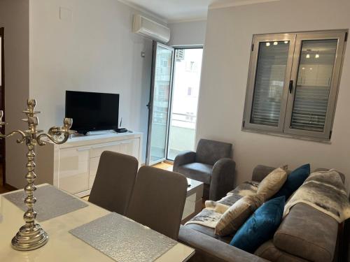 Televiisor ja/või meelelahutuskeskus majutusasutuses Apartman/stan