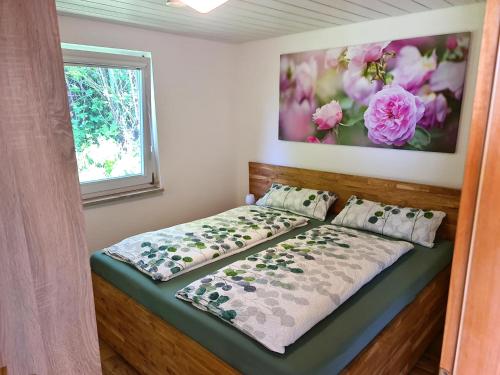ノイシュタット・イン・ホルシュタインにあるBärenklauのベッドルーム(ベッド1台、窓付)