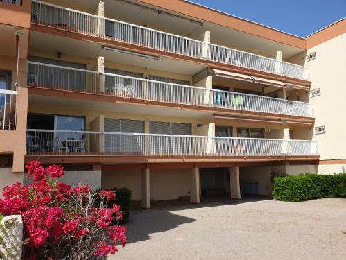 Saint-RAPHAEL La Peguiere Face a la plage Vue Mer