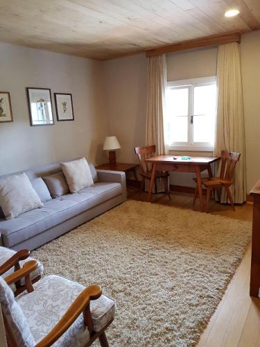 a living room with a couch and a table at Hotel Toriba in Campos do Jordão