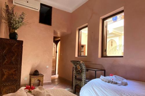 En eller flere senge i et værelse på Riad Of The Storks
