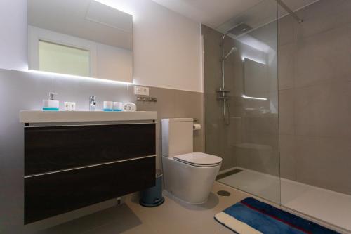 Ένα μπάνιο στο 2 bedroom Luxury apartment in Benalmádena