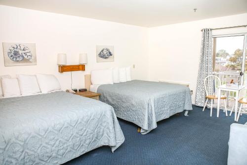Una cama o camas en una habitación de Waterside Inn