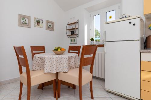 Dapur atau dapur kecil di Olive Trees Cottage