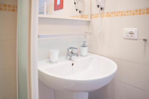 a bathroom sink with two cups on it at ALOE - Villa Luisa: Pace e Relax a 2 passi dal mare in Casarza Ligure