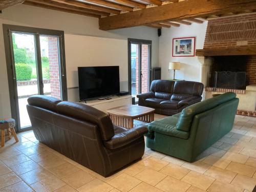 Gîte SoleilMapou 12 personnes en Normandie près de Fécamp et Etretat, idéal grandes tribus, Zéro six soixante dix huit soixante treize trente six quatre vingt onze SoleilMapou large family house near Etretat 12 guests and 2 baby beds