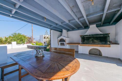 Φωτογραφία από το άλμπουμ του Golden Sunrise Suites in Santorini στο Καμάρι