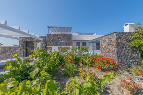 Φωτογραφία από το άλμπουμ του Golden Sunrise Suites in Santorini στο Καμάρι