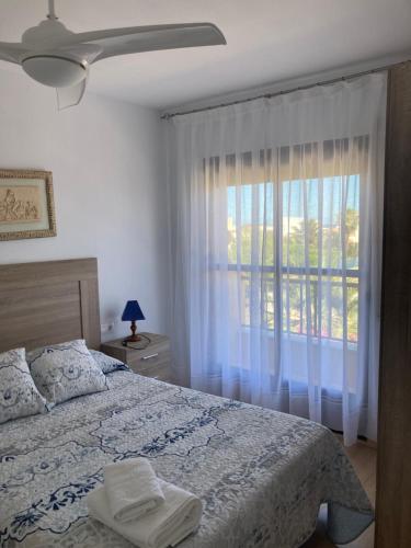 Posteľ alebo postele v izbe v ubytovaní APARTAMENTOS SOL ANDALUZ - GOYA