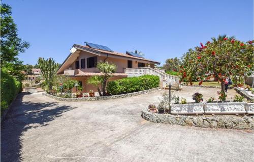 Stunning Apartment In Ricadi With Wifi And 2 Bedrooms