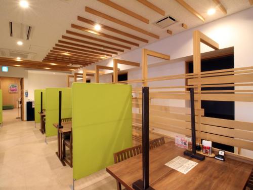 Televisyen dan/atau pusat hiburan di Hotel Higashimokoto