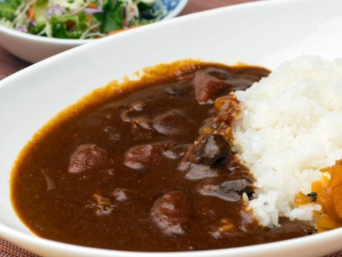 Makanan di atau berdekatan hotel