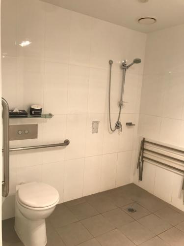 Een badkamer bij Adara St Kilda