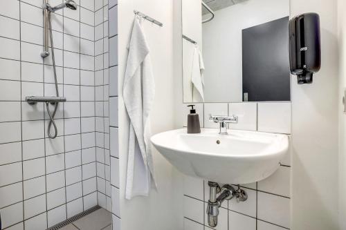 Et badeværelse på Danhostel Skjern