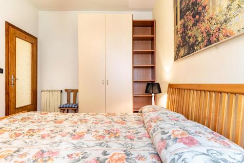 a bedroom with a bed and a book shelf at Appartamento Dolomiti di Brenta in Pinzolo