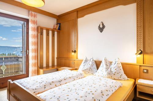 Katil atau katil-katil dalam bilik di Rotsteinhof Ferienwohnung Abendrot
